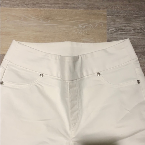Chico’s white pants! - Picture 2 of 4